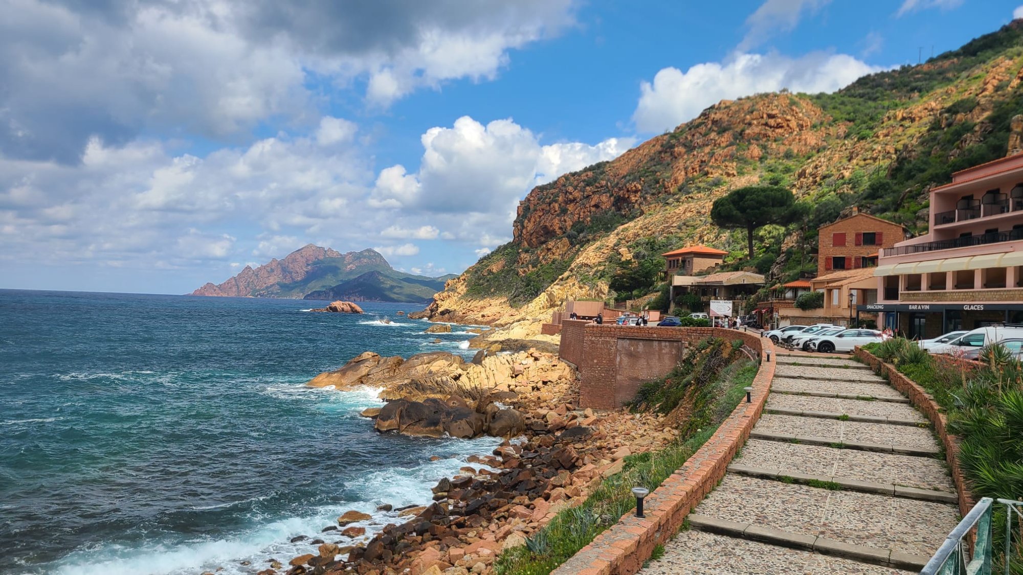 Côte rocheuse de Corse